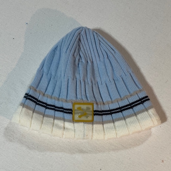 Under Armour Halftime Kids Blue & White Beanie light soft warm sweat wicking EUC - Picture 1 of 6
